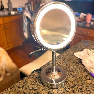 Conair vanity mirror with lights